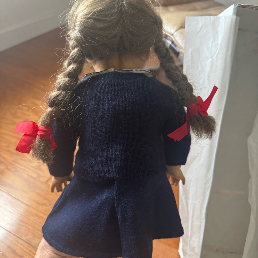 American Girl Molly Doll & Book - Picture 4 of 16